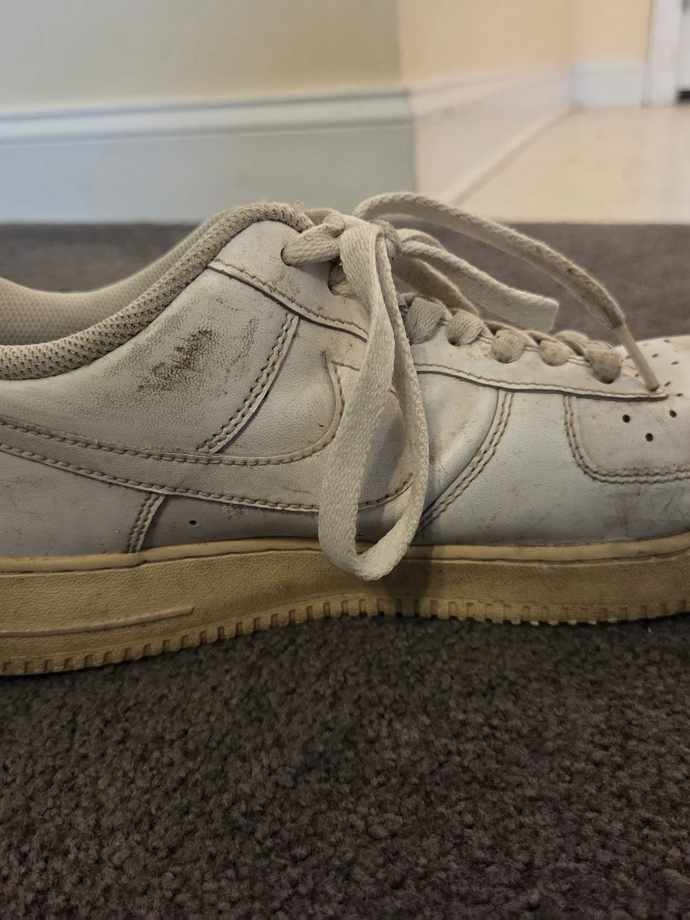 Nike Men’s White Leather Low-Top Sneakers